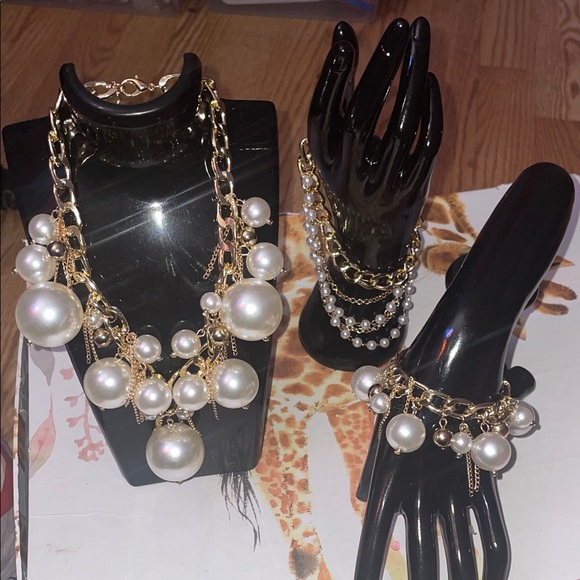 Three pieces elegant Akoya pearl choker necklace set including ankle bracelet - Picture 9 of 13